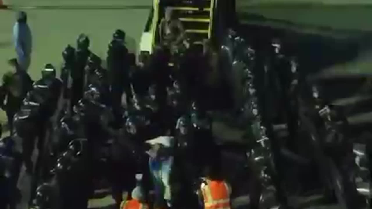 Hipócritas.