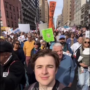 Trump makes a quick appearance at the No Kings Protest