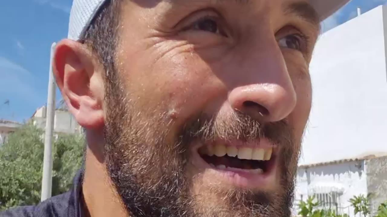 Είναι σημαντικό να κάνεις τους άλλους χαρούμενους και χαρούμενους! Λίγο Ακόμα! #ligoakoma