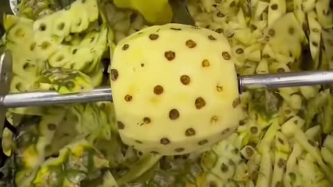 "Manhand vs Robot Blade – Epic Fruit Slice Battle!"