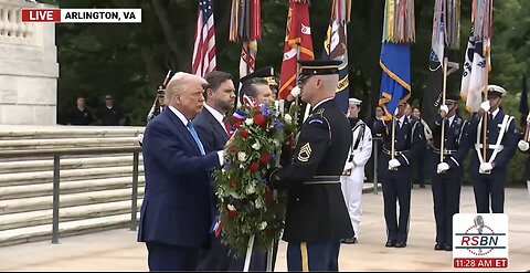 TRUMP❤️🇺🇸🥇🪽🕺VISIT THE TOMB🤍🇺🇸🏅🪽🪖🪦💐OF UNKNOWN SOLDIER💙🇺🇸🎖️🪽🪖🏛️💐⭐️
