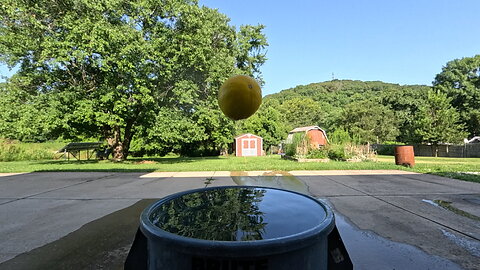 Slow Motion Golden Melon Drop / Splash
