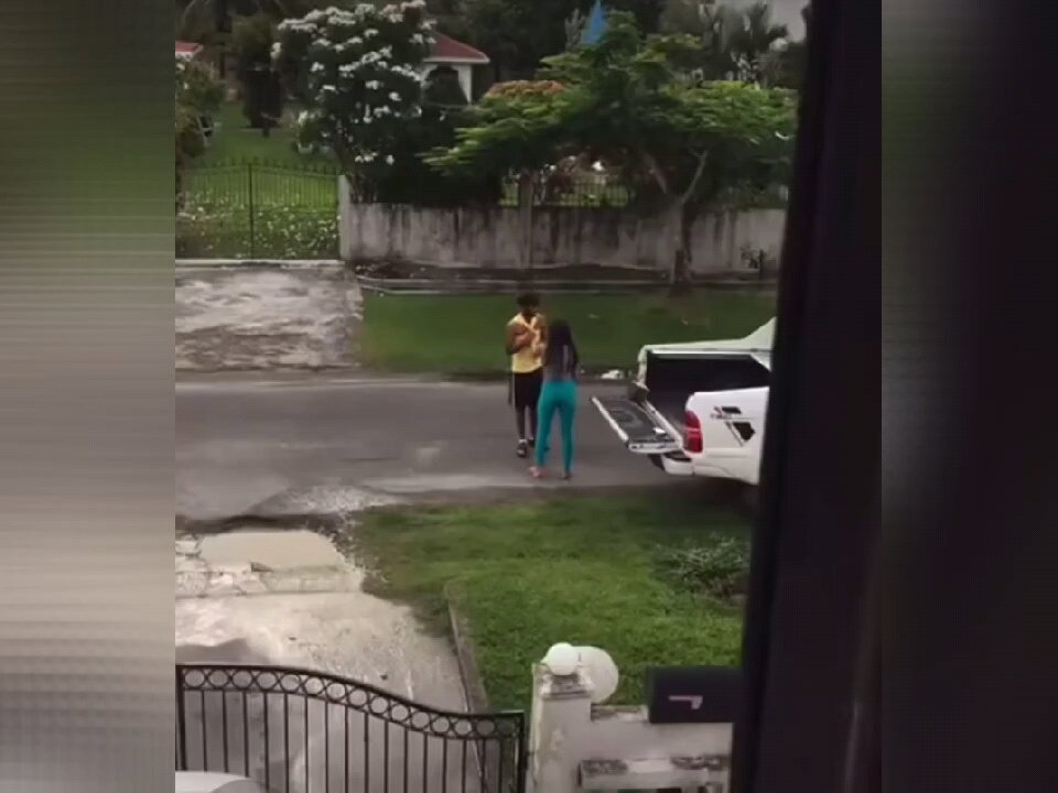 Woman Caught A Guy Getting Physically Abused By His Girlfriend Because He Didn’t Buy Her Anything