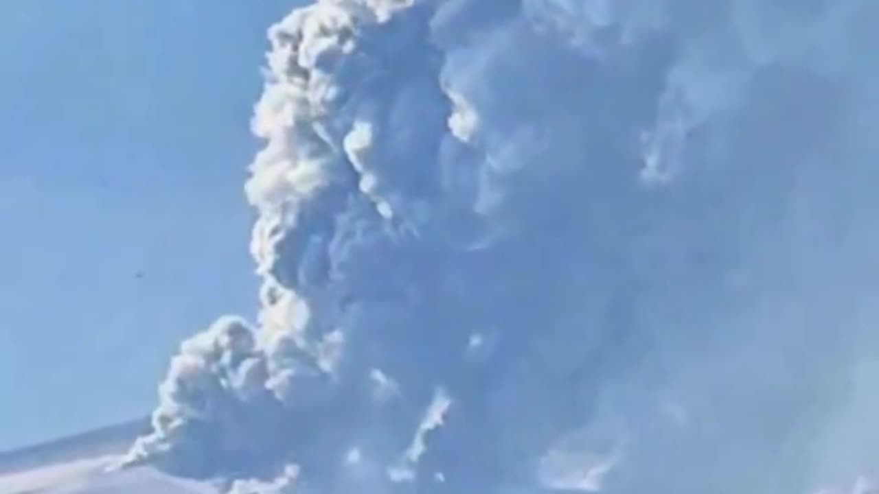 Shinmoedake Volcano Erupts With Massive Ash Blast Over Japan