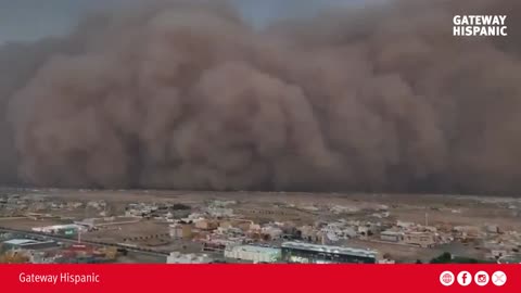Wall of Dust: Massive Sandstorm Paralyzes Saudi Arabia