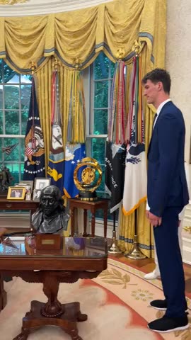 President Trump on meeting 7’9” Florida Gator Olivier Rioux.