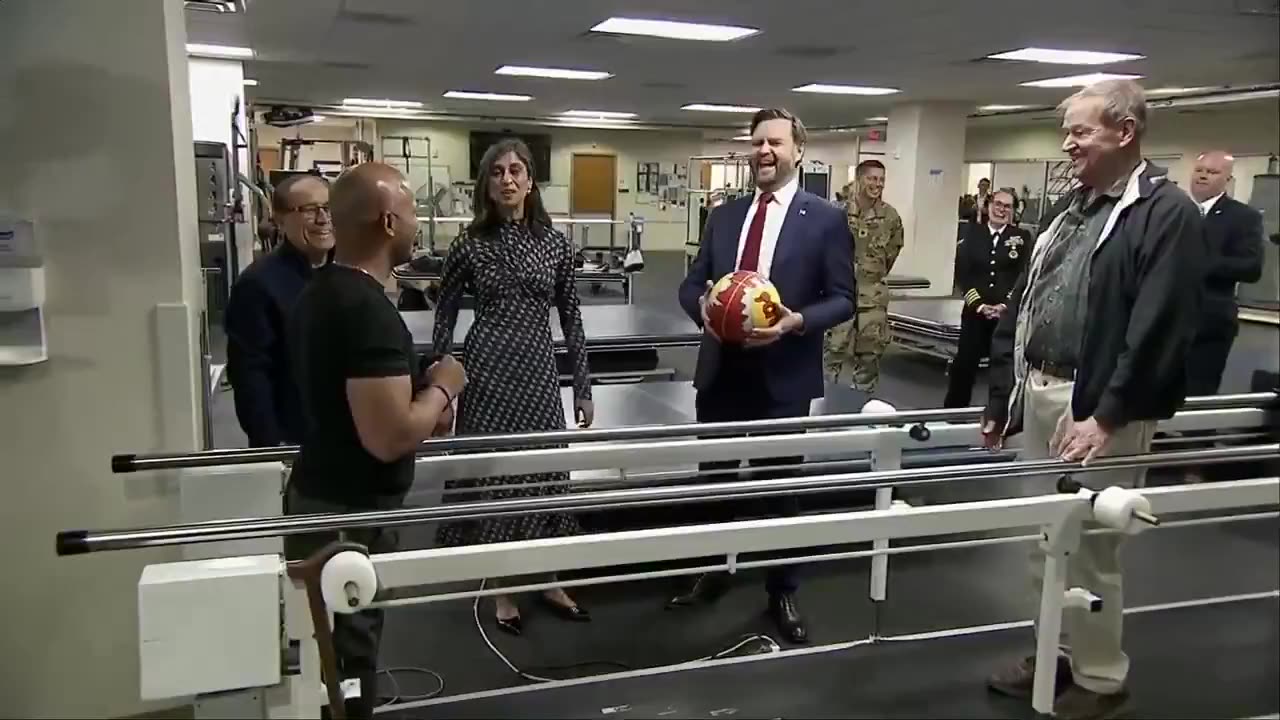 Somebody call the Secret Service on this guy.