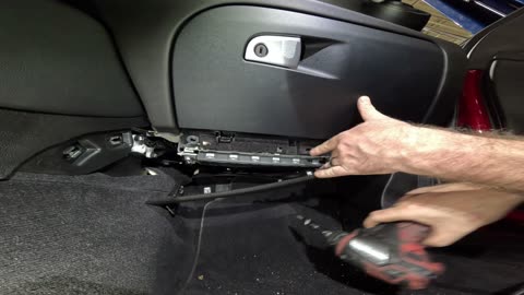 2022 Alfa Romeo Giulia Cabin filter removal and installation