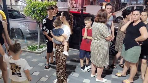 Panik në Spitallë/ Flakët përfshijnë garazhin e një pallati 7 katësh, evakuohen banorët