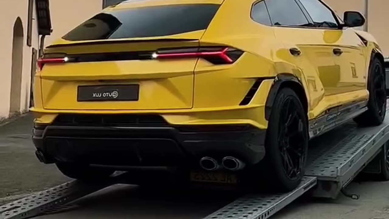 Yellow SUV Unloaded! 🚗 Fast & Easy Car Shipping Revealed!