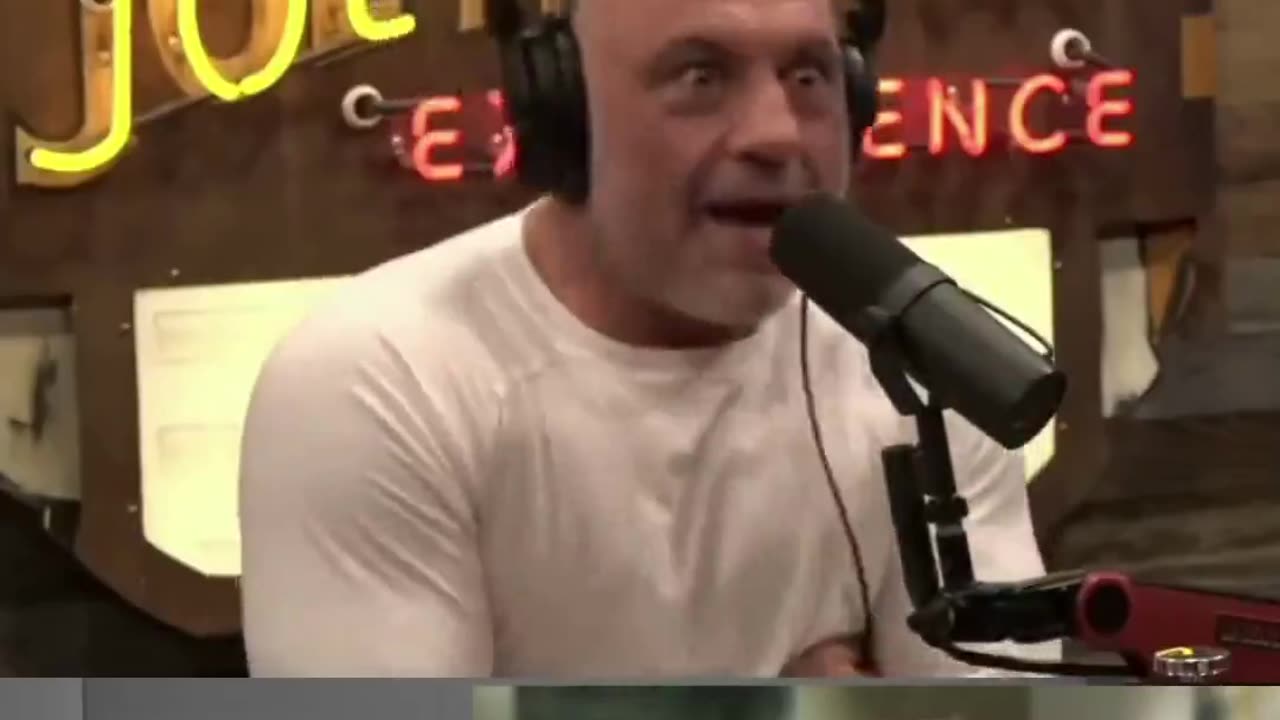 Joe Rogan sulla missione di Bill Gates per bloccare il sole