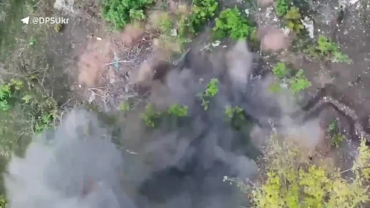 💥🔥 A cannon, communications antenna, ground-based UAV, vehicles of the invaders