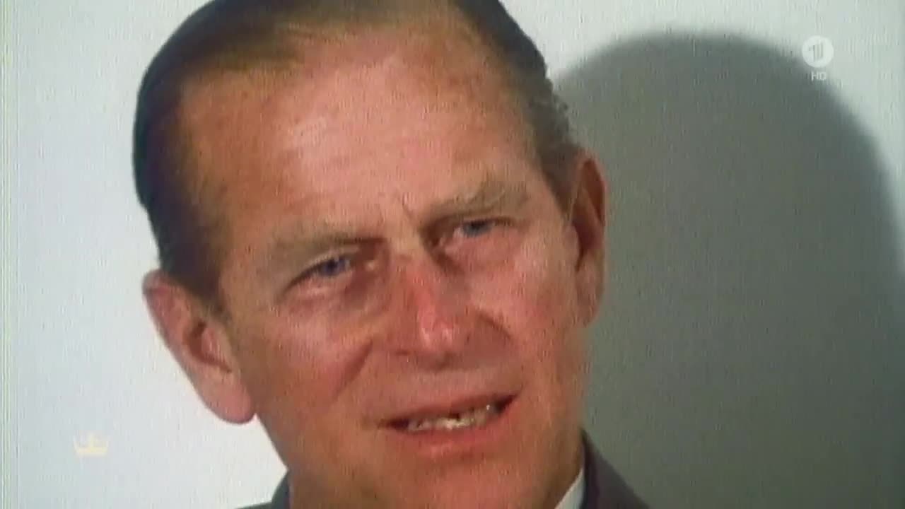 Prince Philip speaks fluently german _ Prinz Philip spricht fließend deutsch (1985 Senegal)