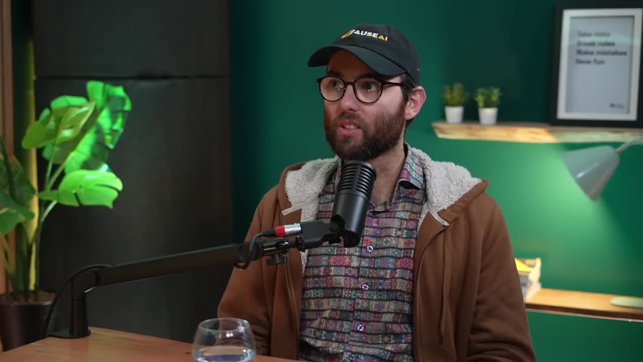 "Il est urgent de mettre l’IA en pause." - Maxime Fournes