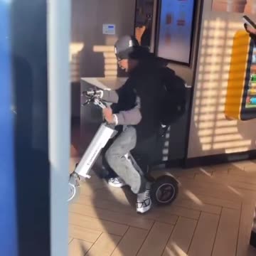 R2-Dindu Be Snappin' At McDonald's