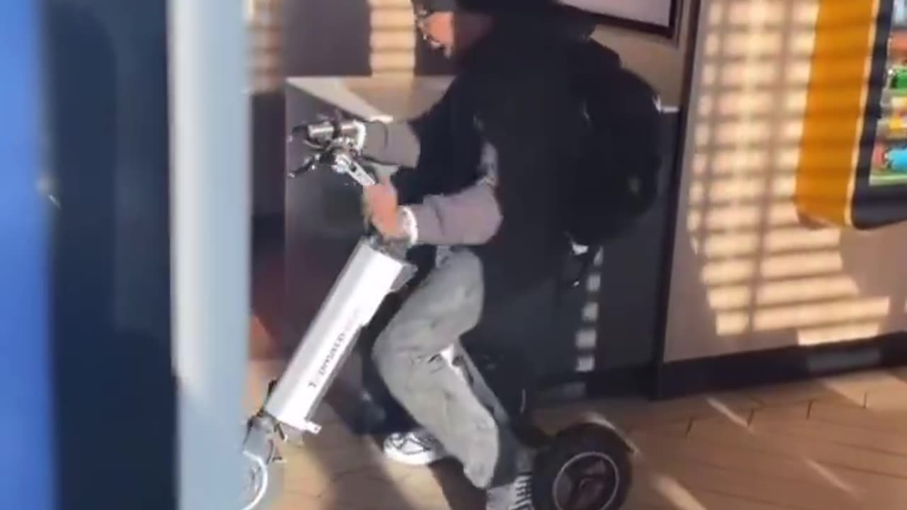 R2-Dindu Be Snappin' At McDonald's