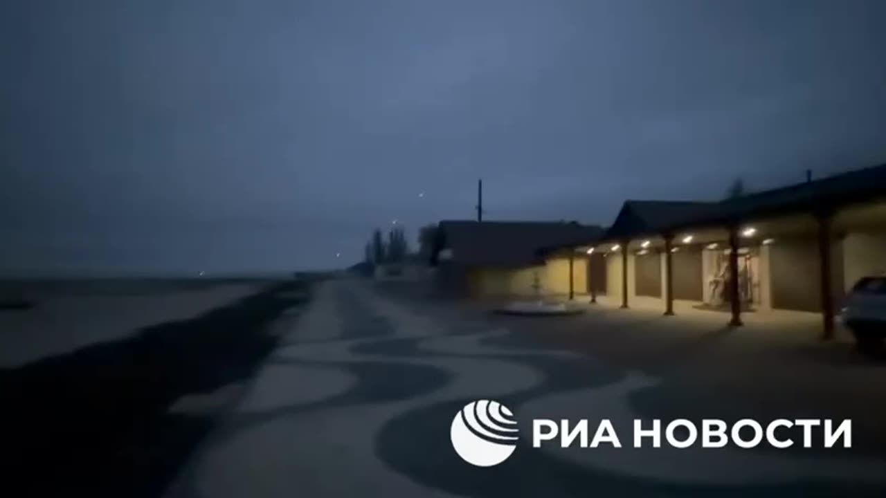 🔥 Russians film FP-2 strike on "fish farm" in Henichesk. Distance from frontline