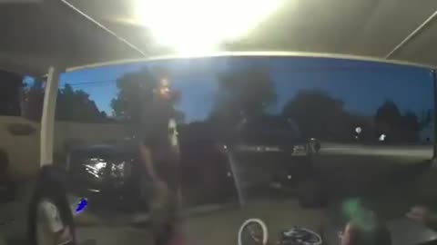 Disturbing footage reveals two young girls narrowly escaping a kidnapping attempt