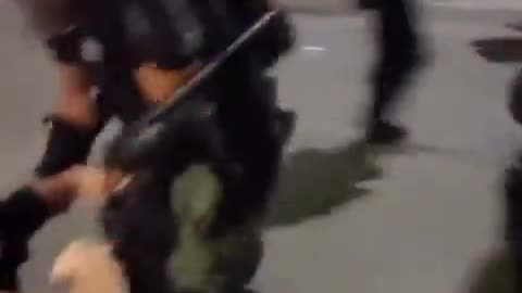 Protestë masive në Serbi, qytetarët përplasen me policinë