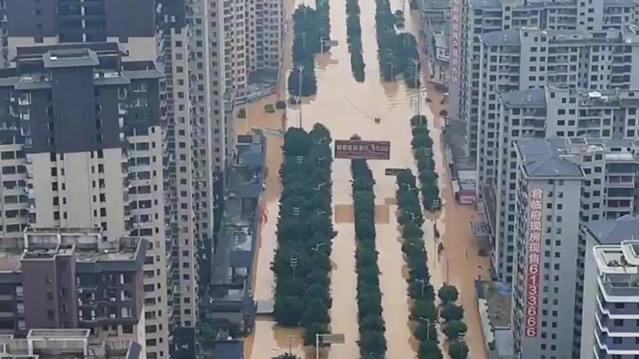 🇨🇳 More than 600,000 people were forced to evacuate their homes in China's Guizhou province following floods that caused rivers to rise 11 meters.
