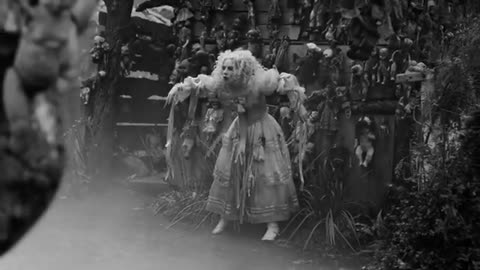 Shocking: Lady Gaga - The Dead Dance (Official Music Video)
