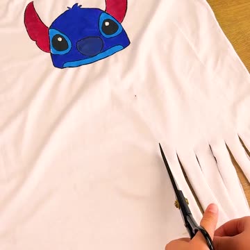 Turning a plain T-shirt into a cute little bag