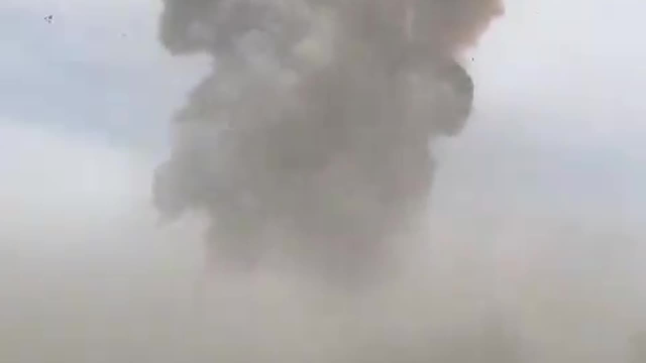 Huge explosion at Iran's Bandar Abbas port