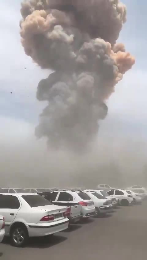 Huge explosion at Iran's Bandar Abbas port