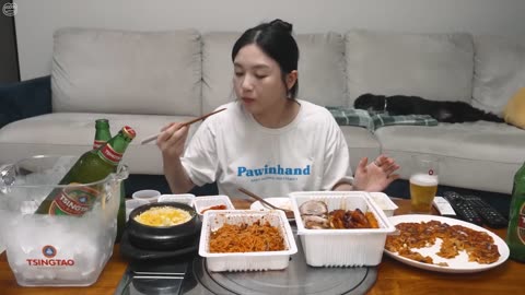 Korean girl mukhbaang video : pig feet, spicy ramen, chicken