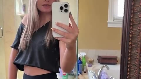 Such a hottie, love a girl in leggings 🔥
