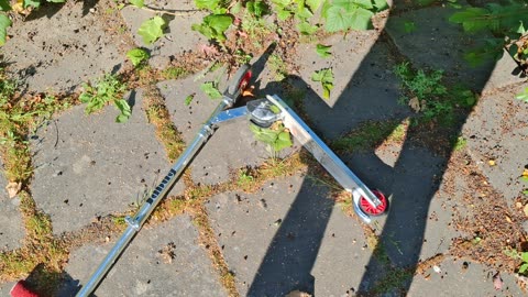 Två unga killar förstörde ett barns tvåhjuling. Örebro 20 Aug. 2025