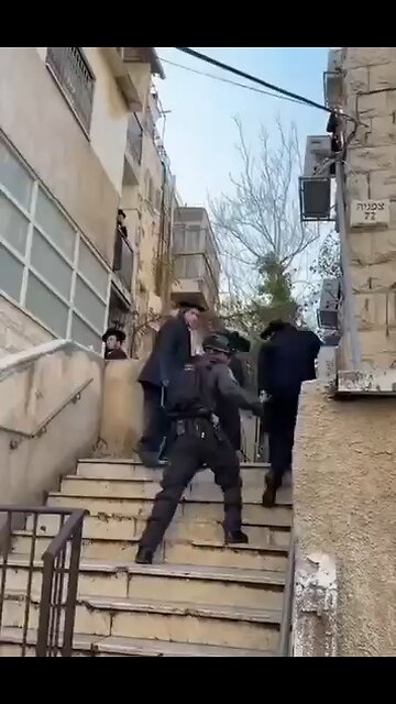 🇮🇱Thirteen police officers were injured during clashes in Jerusalem