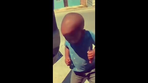 Lil kid got dance moves 😂