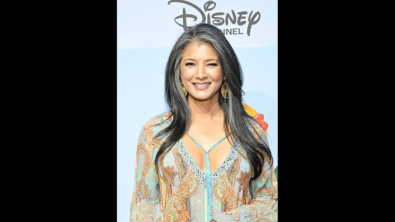 Cross kick Studio Films Kelly HU Moore 89