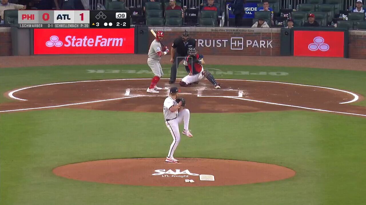 MLB - Kyle Schwarber ties the game with his NL-leading 6th homer!