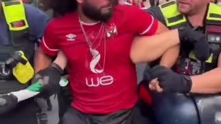 A pro-Palestine protester fought with German police officer, and found out quickly...