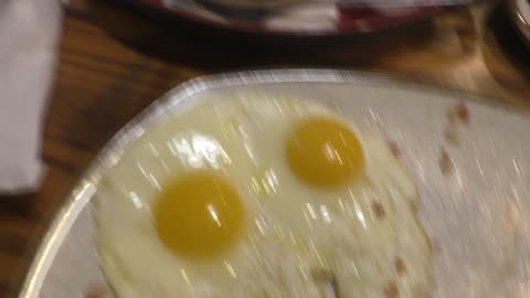 Sunny side eggs have ANOTHER face!! DERP!!!