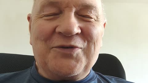 A buszon nyugodtan ülsz, pedig em ismered a buszvezetőt