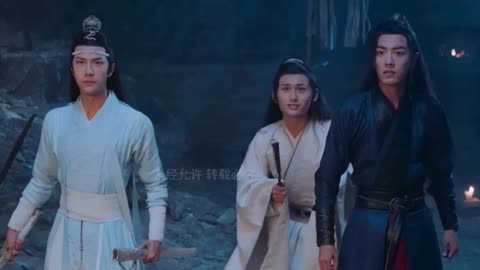 🎬Học tiếng Trung qua phim 🎬 Từ vựng hôm nay: 怎么办 /zěn me bàn/ = “làm sao đây?/phải làm gì?" 📚