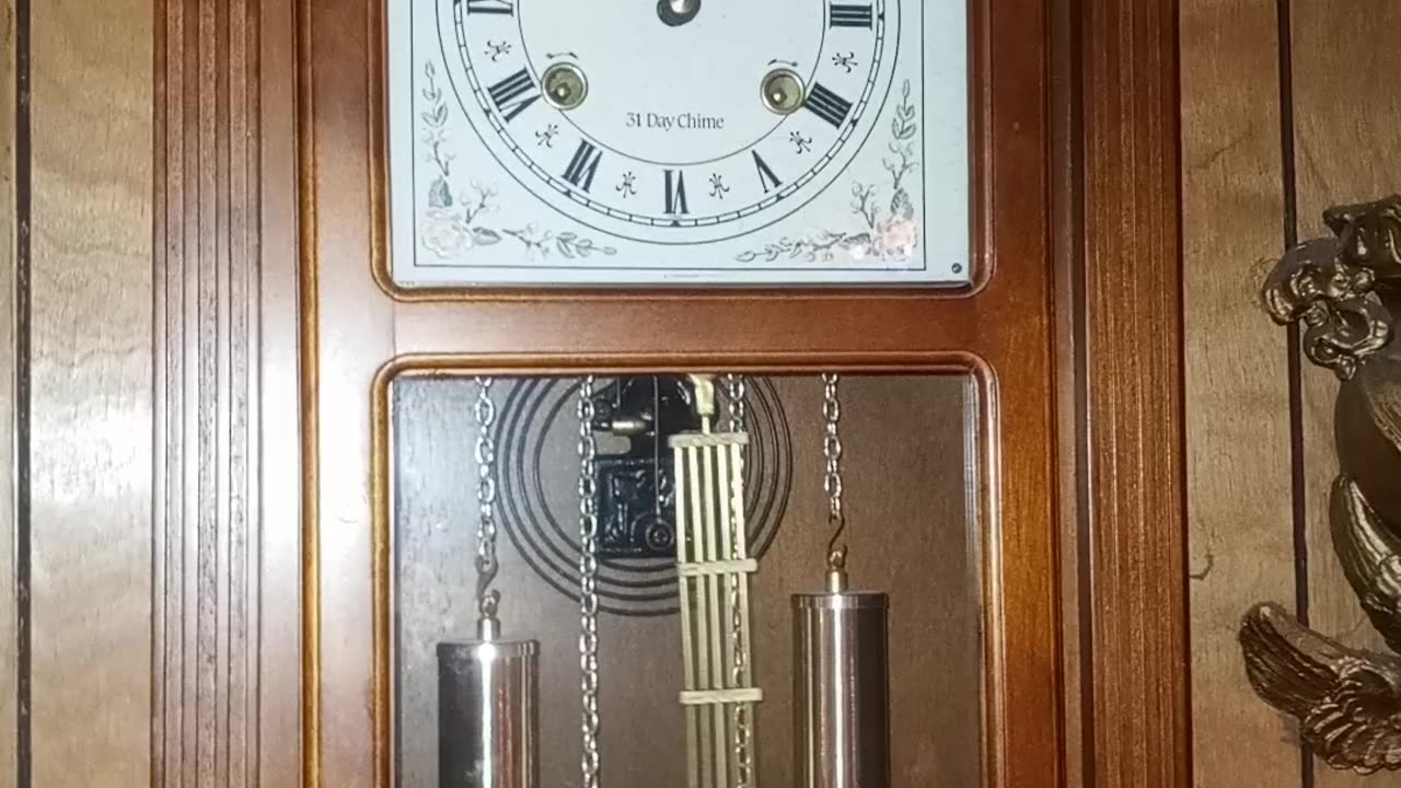 How to Wind Up a Chime Clock - Date: 12/10/2021