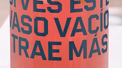 ¿Ya terminaste tu bebida? ¡Este vaso te recuerda que siempre hay más! #vasooriginal #bebidas