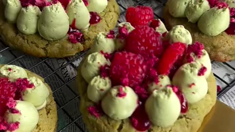 Matcha raspberry cookies recipe