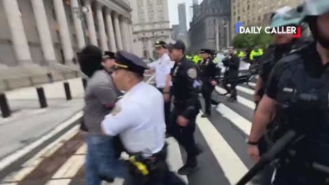 🚨 Police arrest 'No Kings Day' protester near courthouse in NYC
