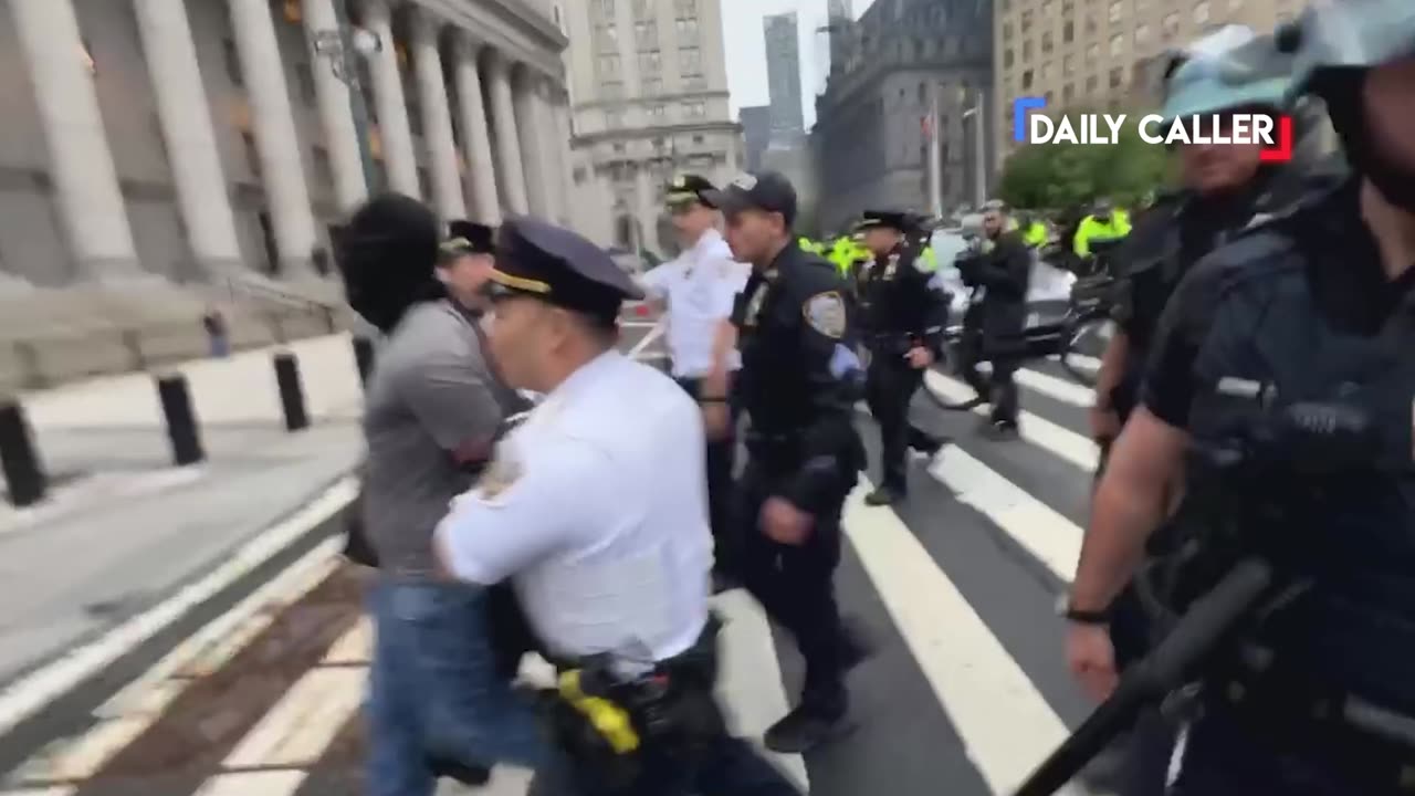🚨 Police arrest 'No Kings Day' protester near courthouse in NYC