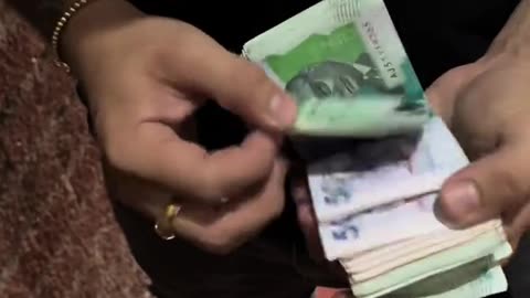 🤭🤭🤭 @Héctor Ramirez #viralvideotiktok #novio #plata #cash #fypシ゚viral #greenscreen #fypシ゚viral #rela
