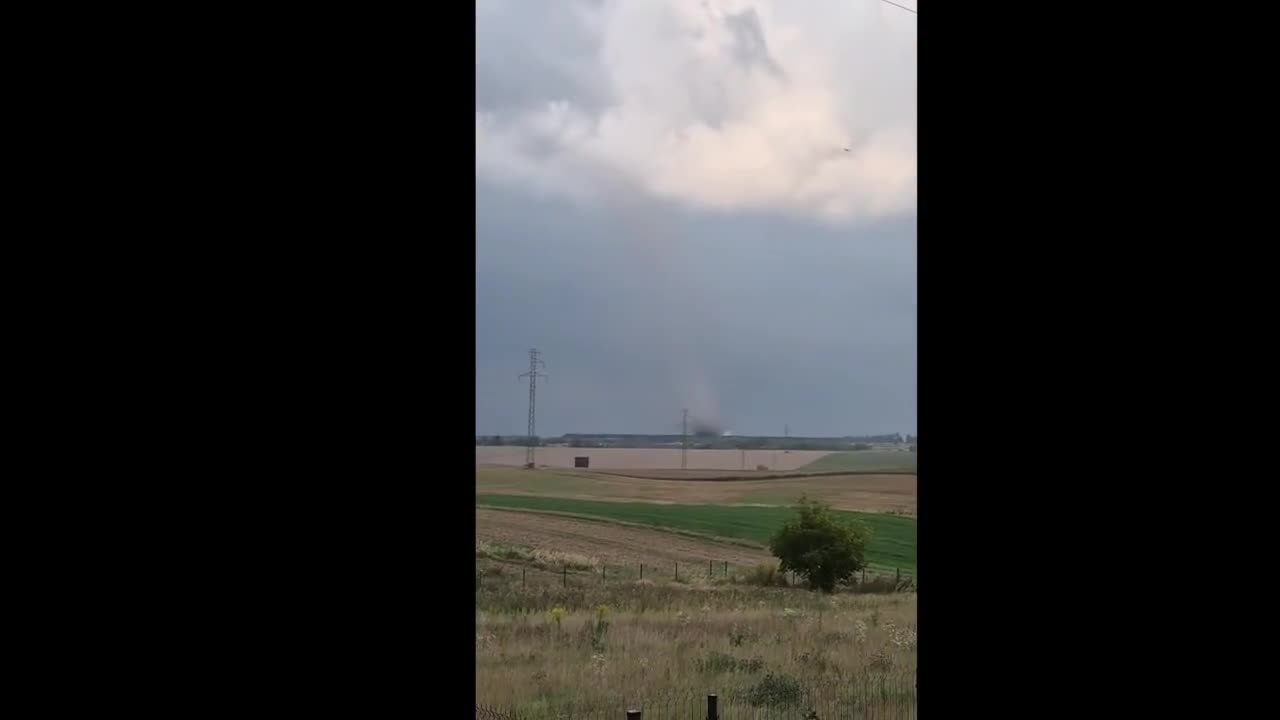 Trąba lądowa na polach w miejscowości Marklowice w województwie śląskim.
