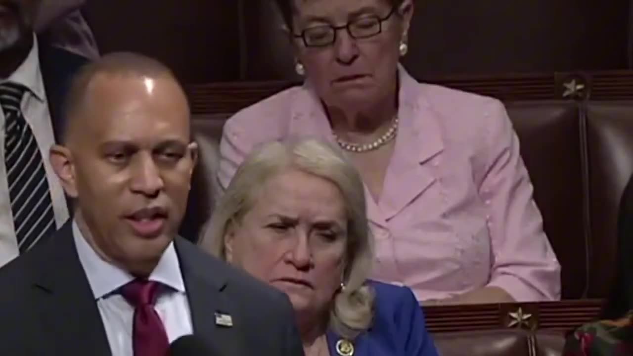 Hakeem Jeffries' Last-Minute Ploy To Stall Trump Megabill Literally Put Dems To Sleep