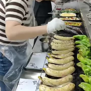 Would You Eat Your Banana Like This?