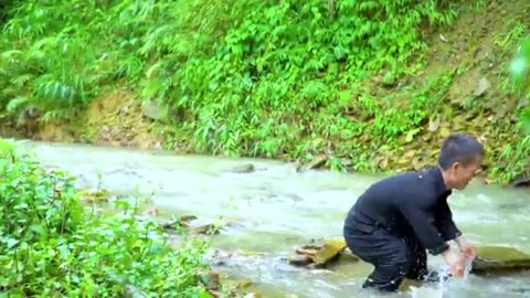 Cooking Crocodile Meat in the Wild 🐊🍀 | Part 4
