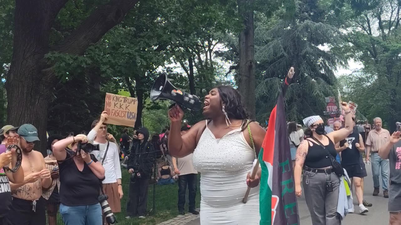 Listen to these beautiful LGBTQ+ people in New York City.